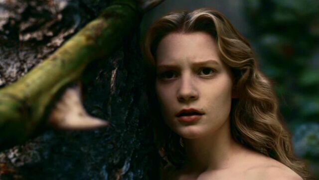 File:Tim-Burton-s-Alice-In-Wonderland-alice-in-wonderland-2010-13696319-1360-768.jpg