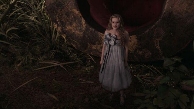 File:AliceInWonderland-2470.jpg