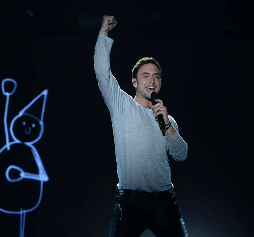 Archivo:Mans Zelmerlow en directo.png