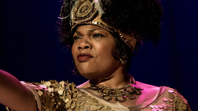 File:Mo'Nique Bessie.jpg