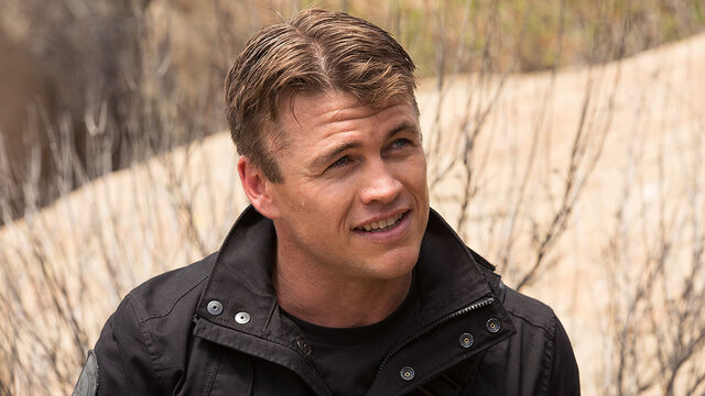 File:LukeHemsworth Westworld.jpg