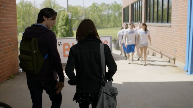 File:1x02 19 Gabe, Carter.jpg