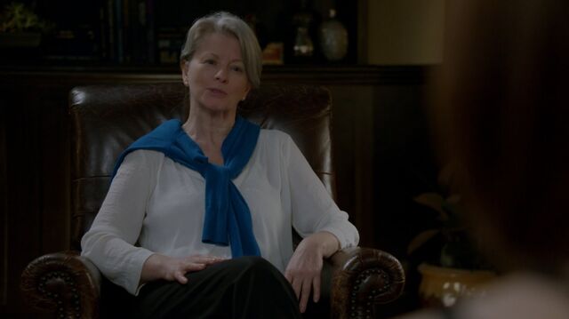 File:1x02 95 Dr. Simone Weldon.jpg