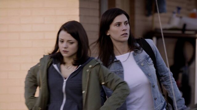File:2x01 30 Carter, Lori.jpg
