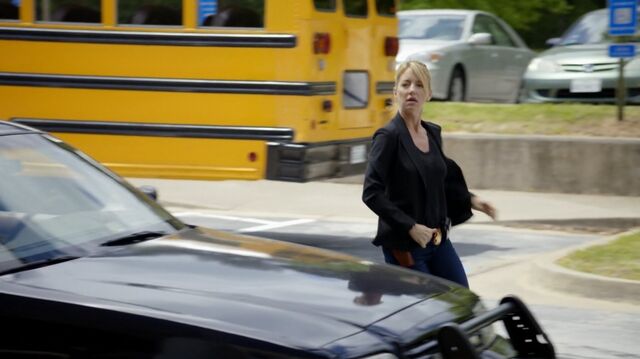 File:1x02 72 Elizabeth.jpg