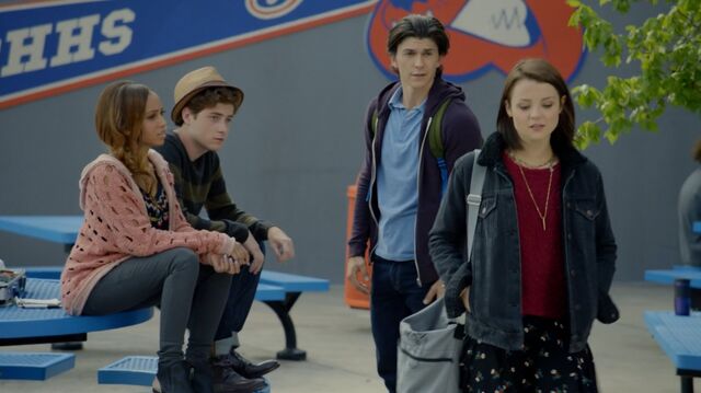 File:1x02 28 Bird, Ofe, Gabe, Carter.jpg