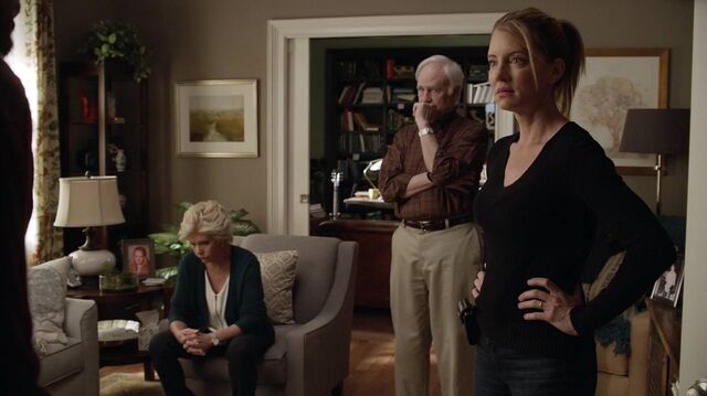 File:2x01 39 David, Joan, Buddy, Elizabeth.jpg