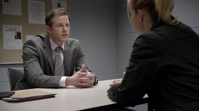 File:2x01 21 FBI, Elizabeth.jpg