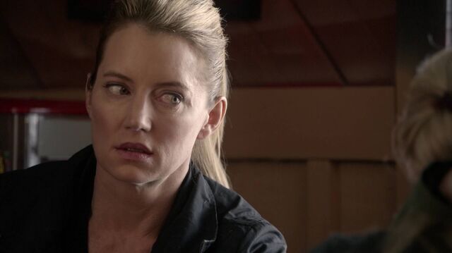 File:2x01 89 Elizabeth.jpg