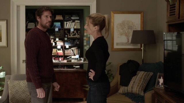 File:2x01 50 David, Elizabeth.jpg