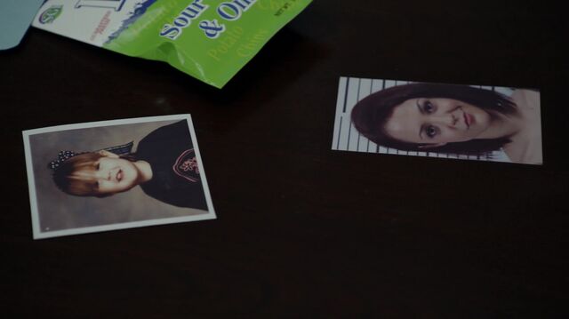 File:1x01 13 Photos of Carter.jpg
