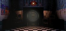 Golden Freddy en el pasillo.png
