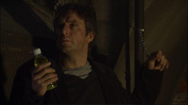 File:1x11 Lloyd Captive.jpg