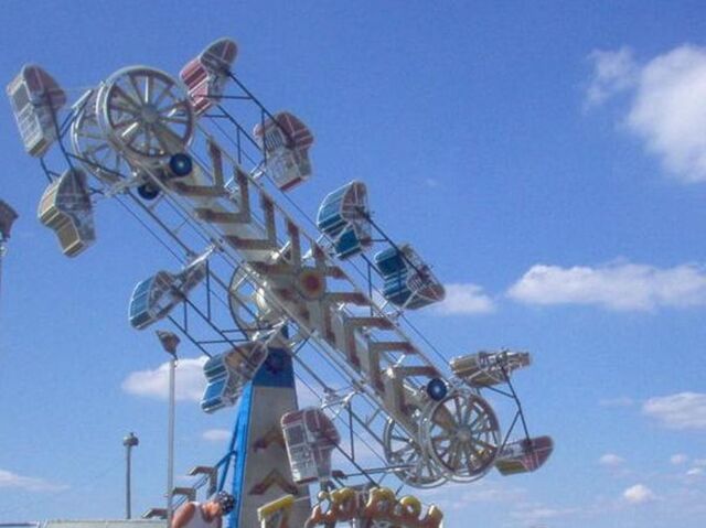 File:Zippper ride.jpg