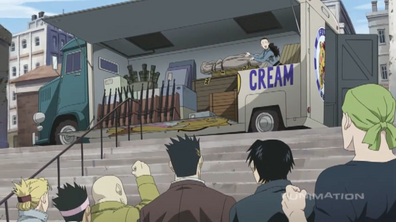Rebecca y camión de helados.png