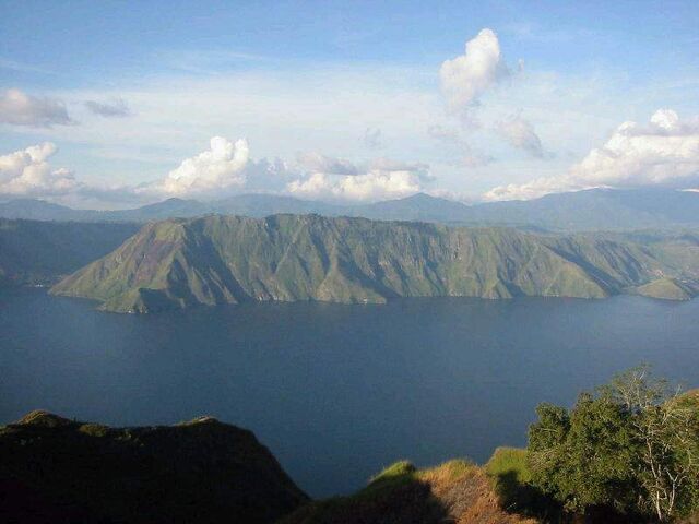 File:Lake-toba1.jpg