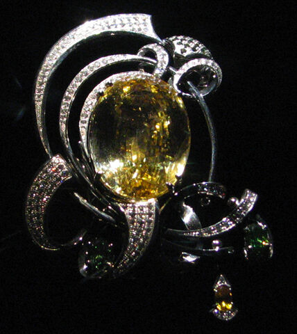File:ShouLung-topaz-brooch.jpg