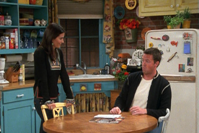 File:Monica and Chandler (9x21).png