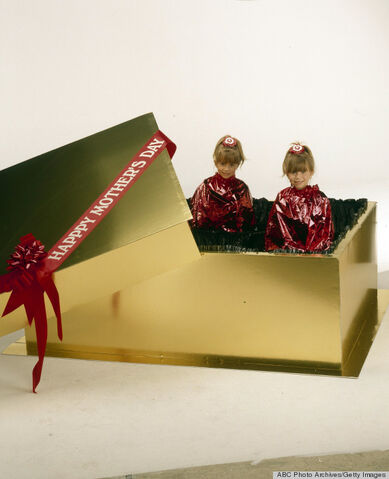 File:O-OLSEN-IN-BOX-5-570.jpg