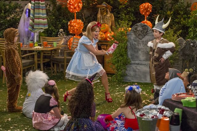 File:Fuller-House-Season-2-Photos (7).jpg