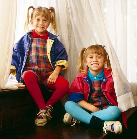File:1434065966 mary-kate-ashley-olsen-movies-zoom.jpg
