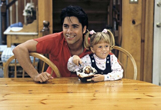 File:Entertainment-2016-02-john-stamos-the-olsen-twins-full-house-ice-cream-main.jpg