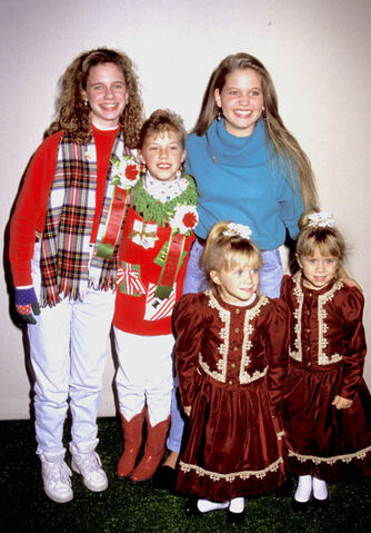 File:Fuller-House-Full-House-Man-Repeller-14.jpg