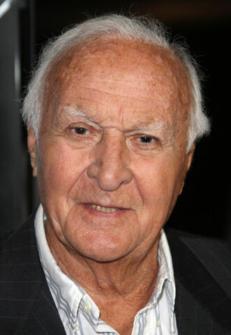 File:Robert Loggia.jpg