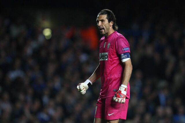 Файл:Juventus-Chelsea-CL-Buffon-pink-kit-800x533.jpg