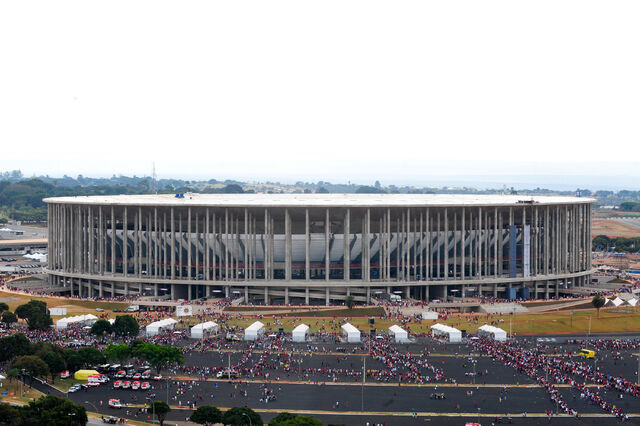 Arquivo:Estádio Nacional de Brasília.jpg