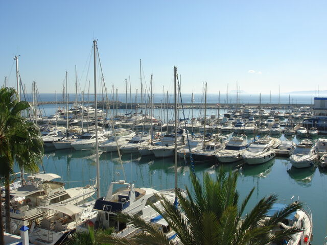 File:Puerto de Estepona.jpg