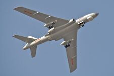 800px-PLAAF Xian H-6M Over Changzhou