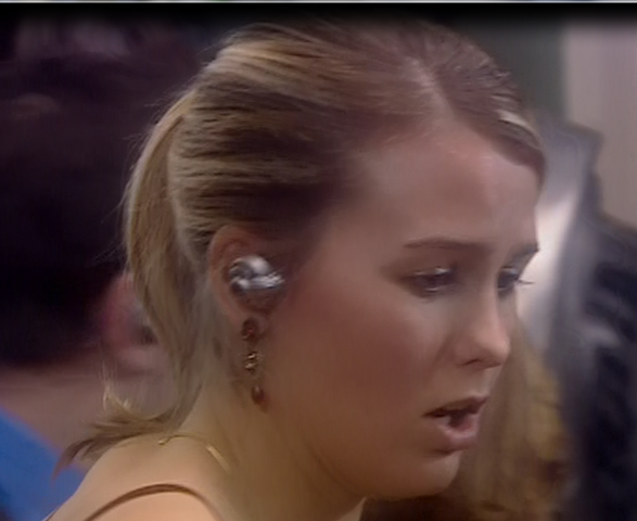 File:Holli 2.png