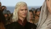 Viserys dit à sa soeur d'accomplir son devoir conjugal.jpg