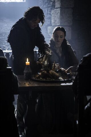 Datei:Theon Sansa 5x05.jpg