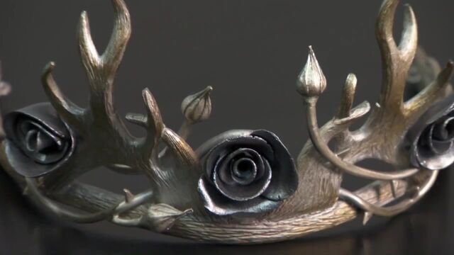 File:402 Margaery crown behind the scenes.jpg