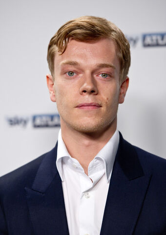 Datei:Alfie Allen.jpg