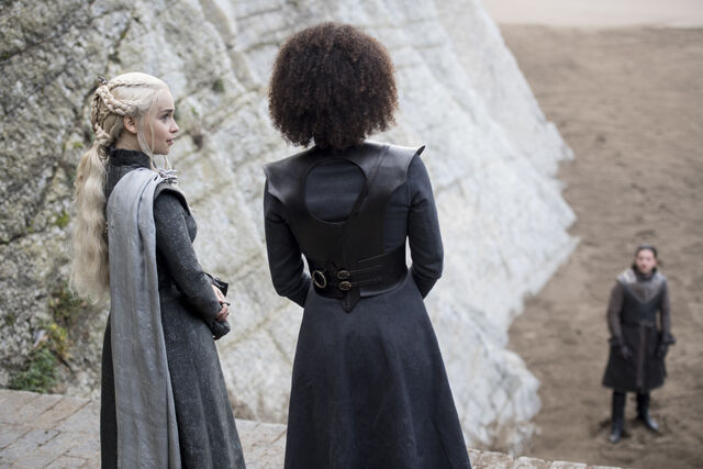 Datei:704 Missandei Daenerys Jon.jpg