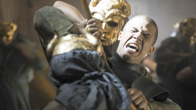 File:Grey-worm-gets-ganked-S5-E4-810x455.jpg