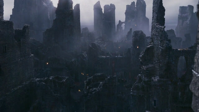 File:Harrenhal1.jpg