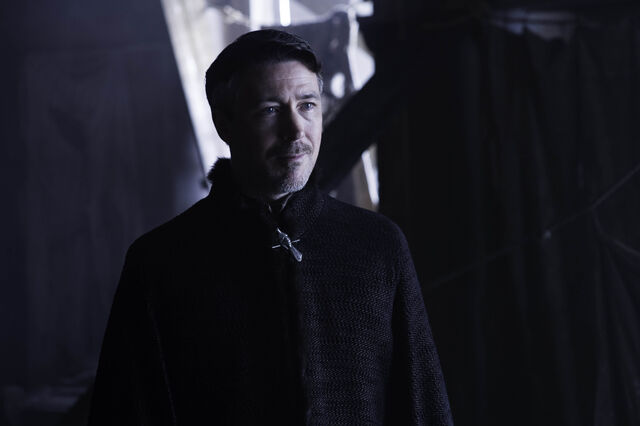 Datei:605 DasTor Petyr Baelish(1).jpg