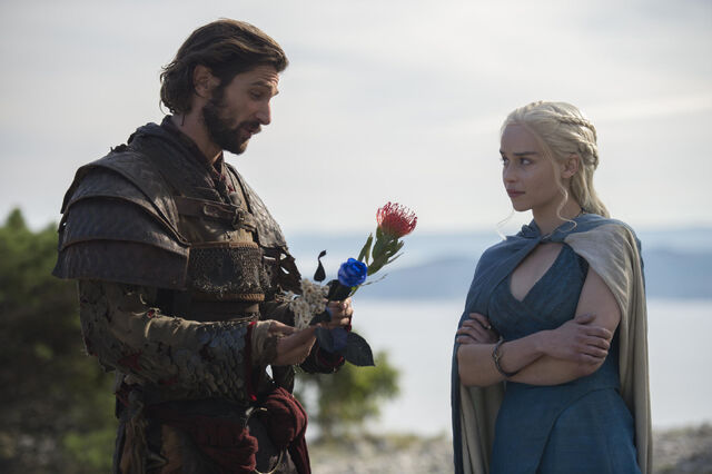 Datei:401 ZweiSchwerter Daario Naharis Daenerys Targaryen.jpg