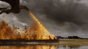 704 Drogon verbrennt die Kriegsbeute