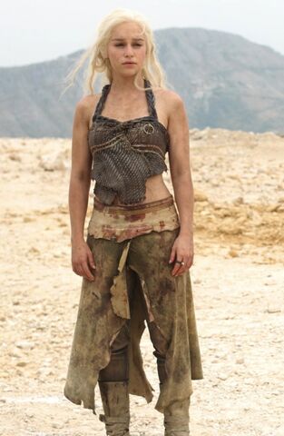 Файл:Daenerys 2x01.jpg
