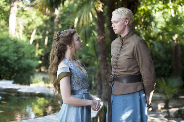 File:Brienne and Margaery.jpg