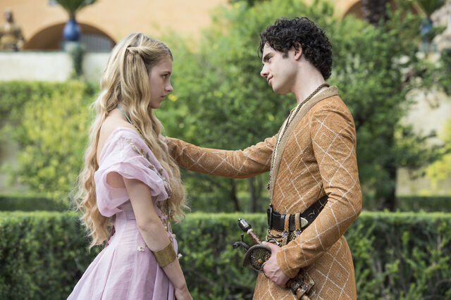 File:Nell-Tiger-Free Toby-Sebastian-photo-Macall-B.-Polay-HBO.jpg