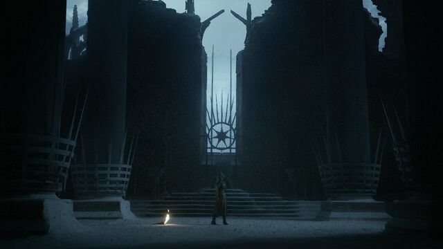 Datei:210ValarMorghulisHausDerUnsterblichenDaenerys0.jpg
