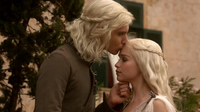 File:Daenerys and Viserys.jpg