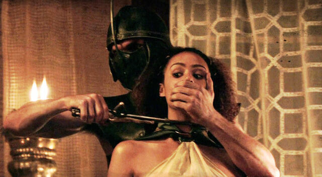 File:Daario threatens Missandei.jpg