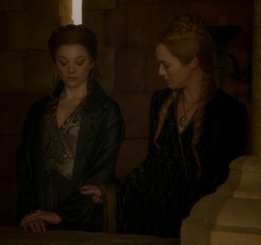 File:Cersei eyes Margaery's mourning wear 405.jpg